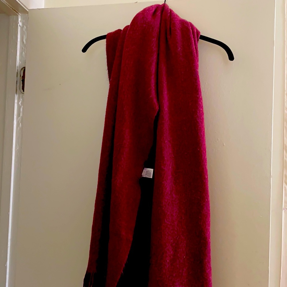 Two tone maroon scarf